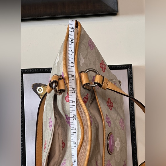 EUC Coach Peyton Signature Clover Tote bag. - Picture 6 of 8